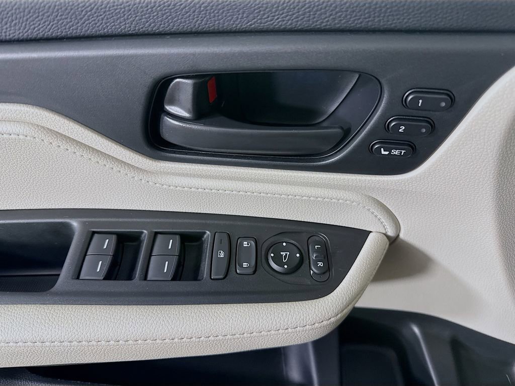 Used 2025 Honda Odyssey EX-L image 22