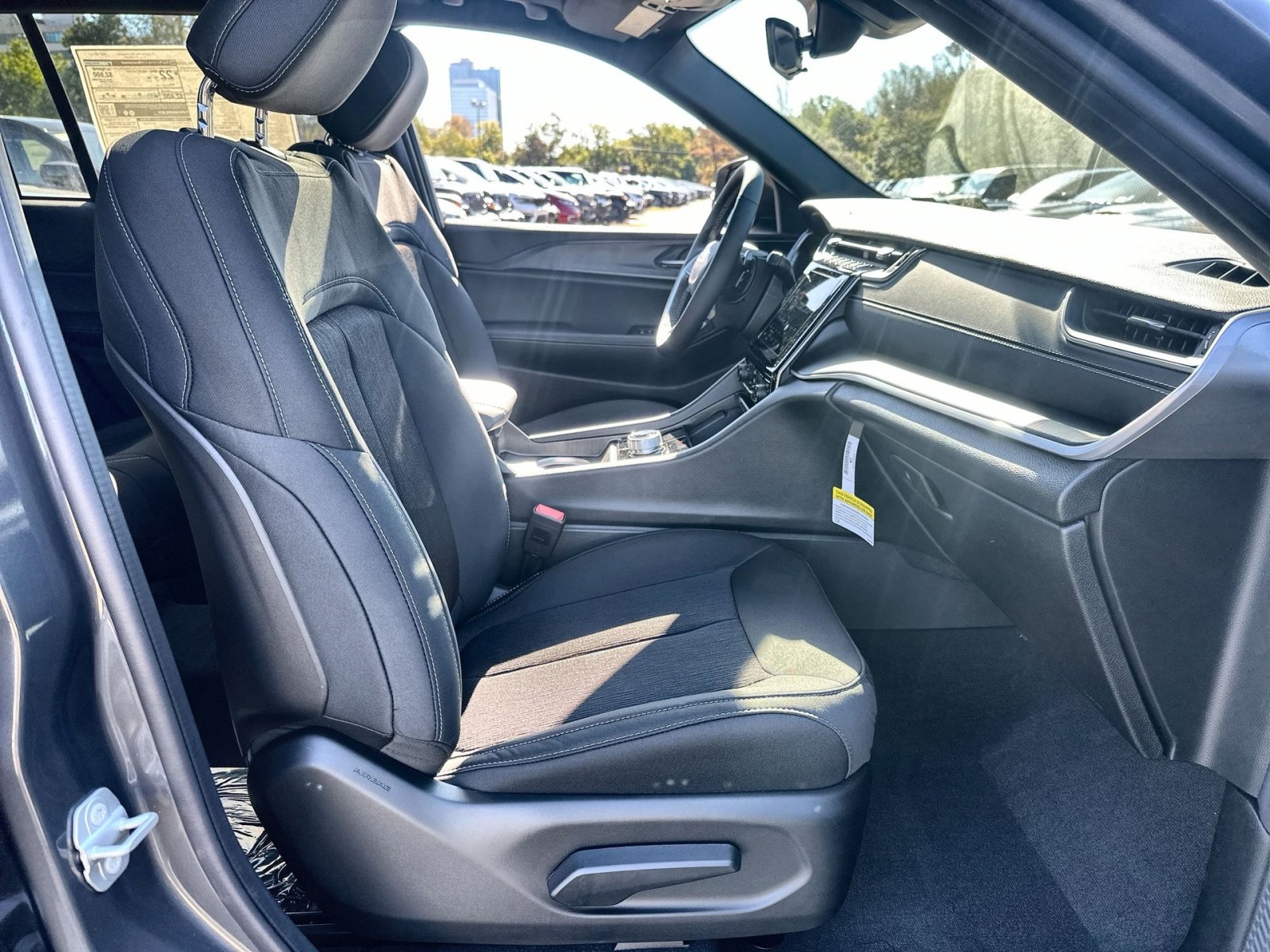 New 2025 Jeep Grand Cherokee Laredo w/ Luxury Tech Group I image 26