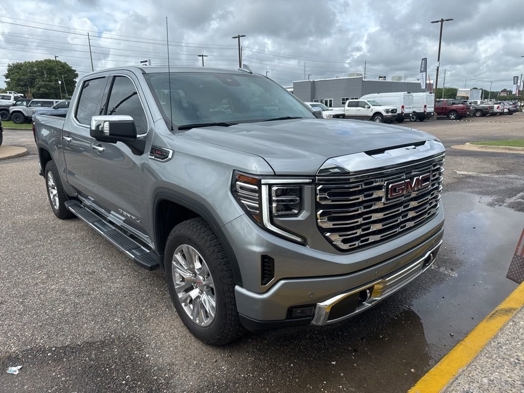 Used 2025 GMC Sierra 1500 Denali AWD/4WD image 1