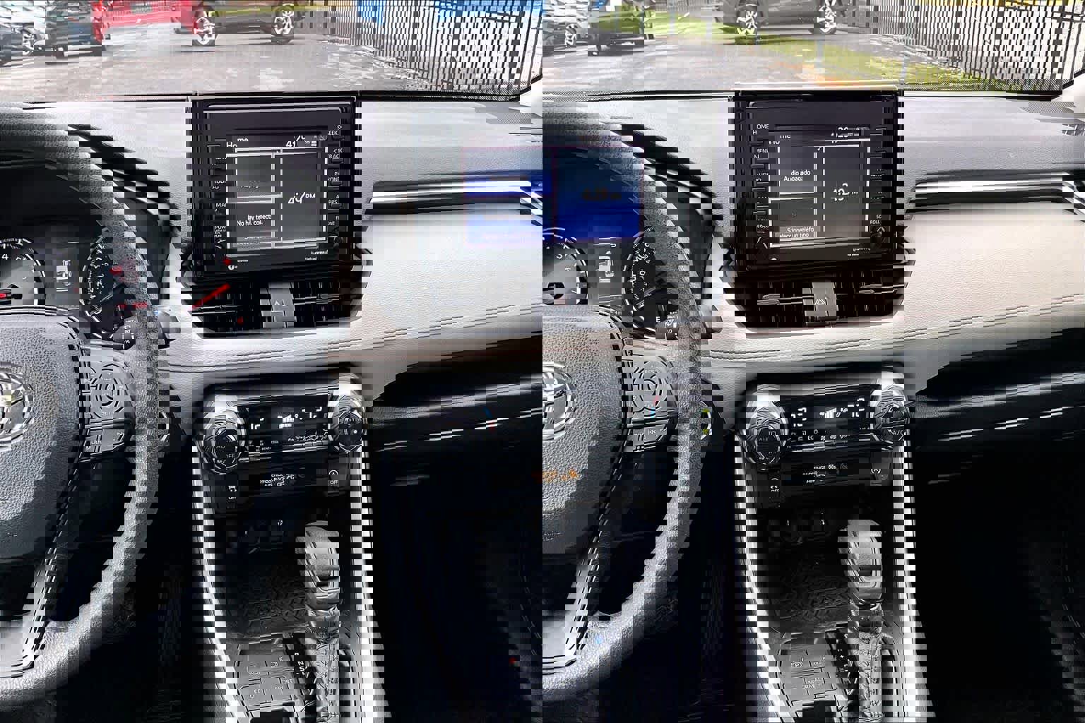 Used 2020 Toyota RAV4 XLE image 7