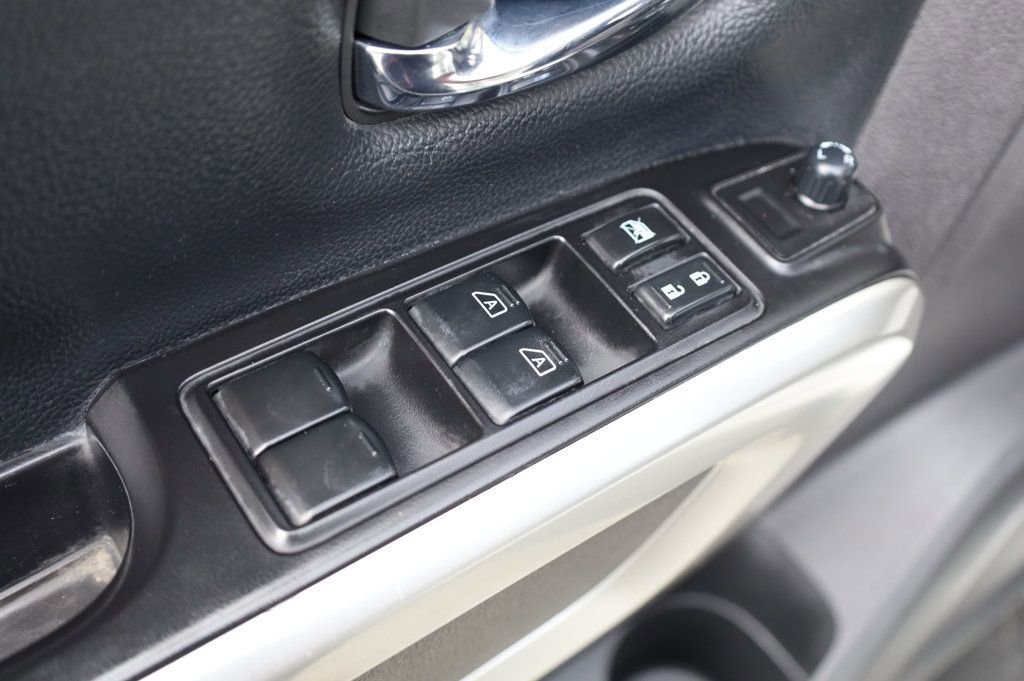 Used 2018 Nissan Titan SV image 37