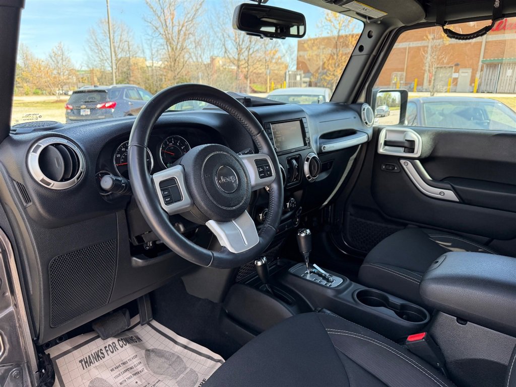 Used 2016 Jeep Wrangler Unlimited Sahara image 10