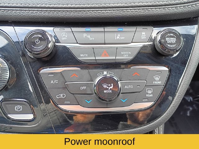 Used 2026 Chrysler Pacifica Limited FWD image 17