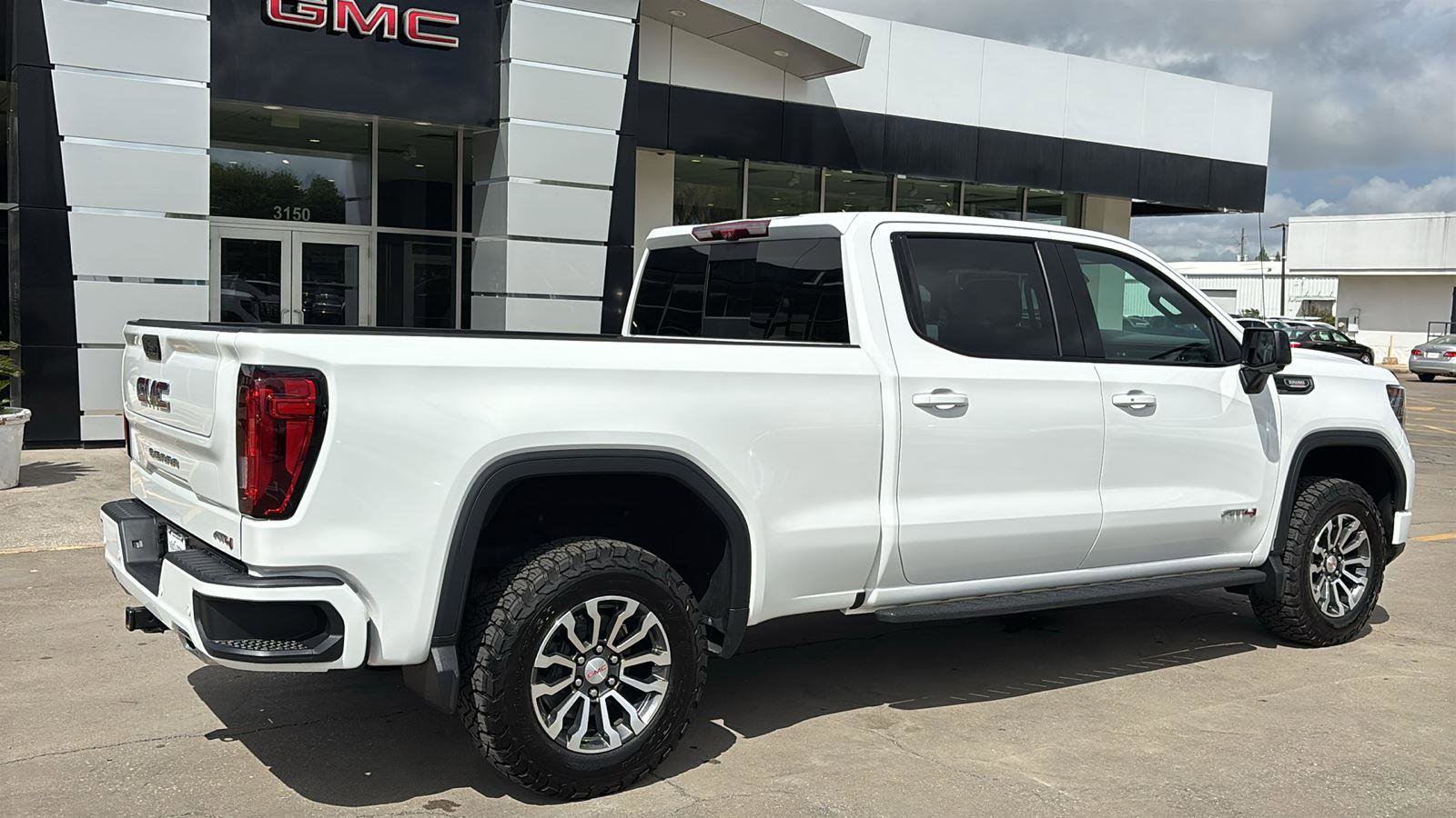 Used 2023 GMC Sierra 1500 AT4 w/ AT4 Premium Package AWD/4WD image 8