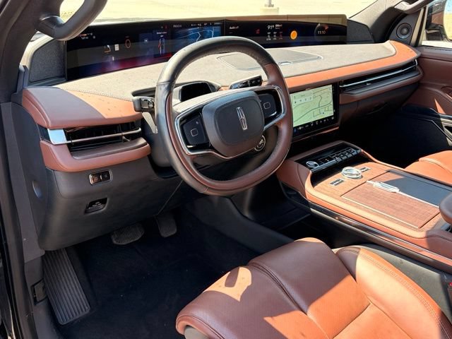 Used 2025 Lincoln Navigator Reserve AWD/4WD image 14