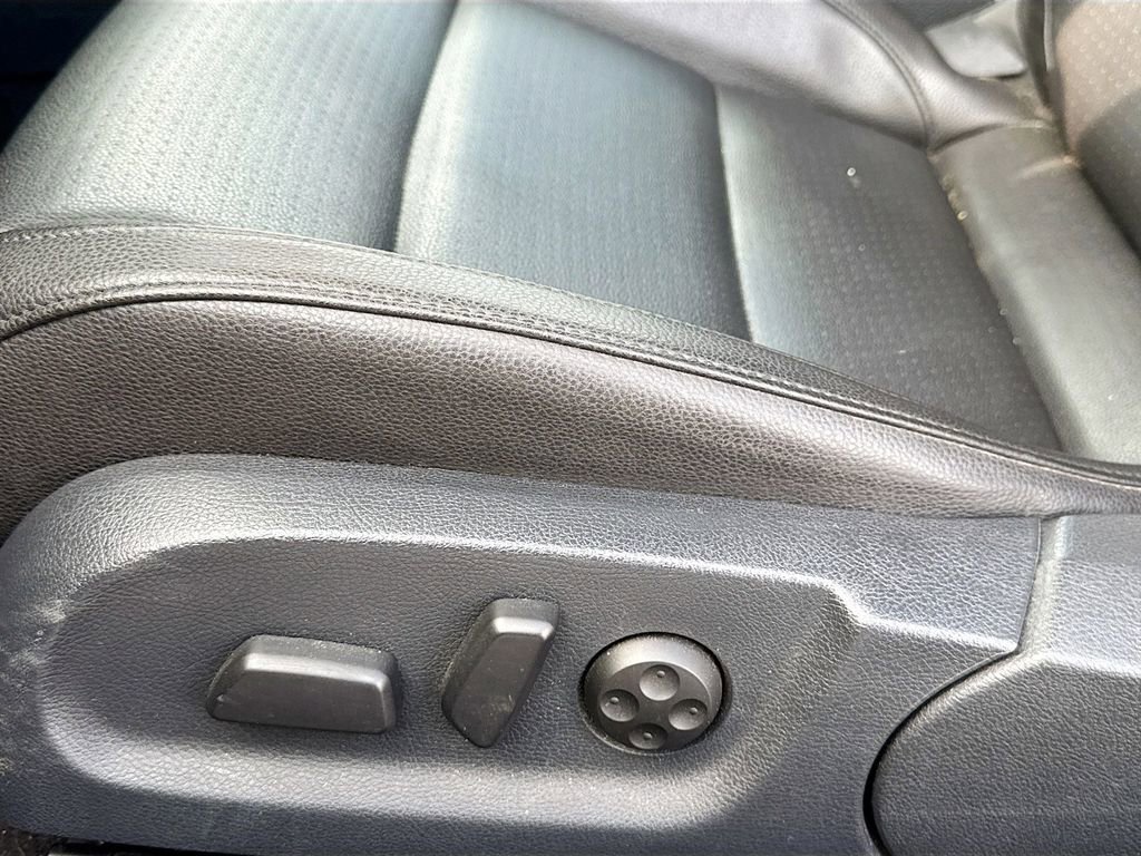 Used 2014 Volkswagen Eos w/ Sport Package FWD image 16