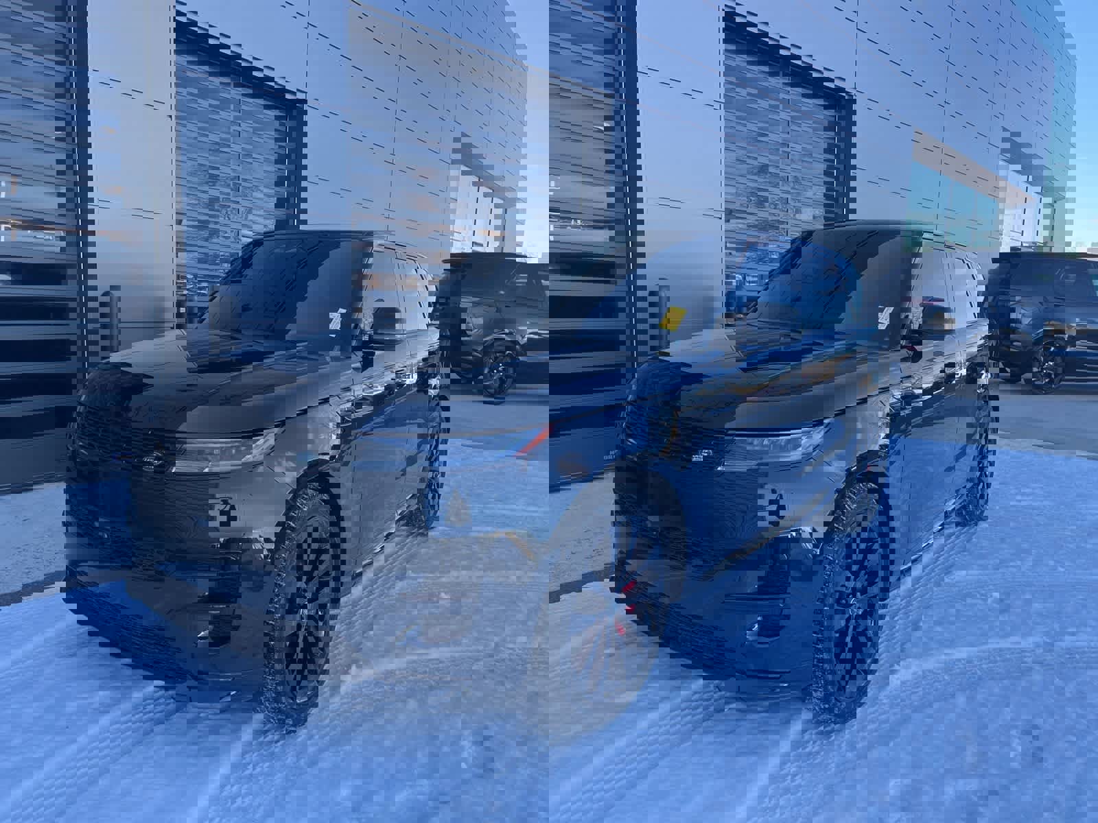 Used 2025 Land Rover Range Rover Sport Dynamic SE image 1