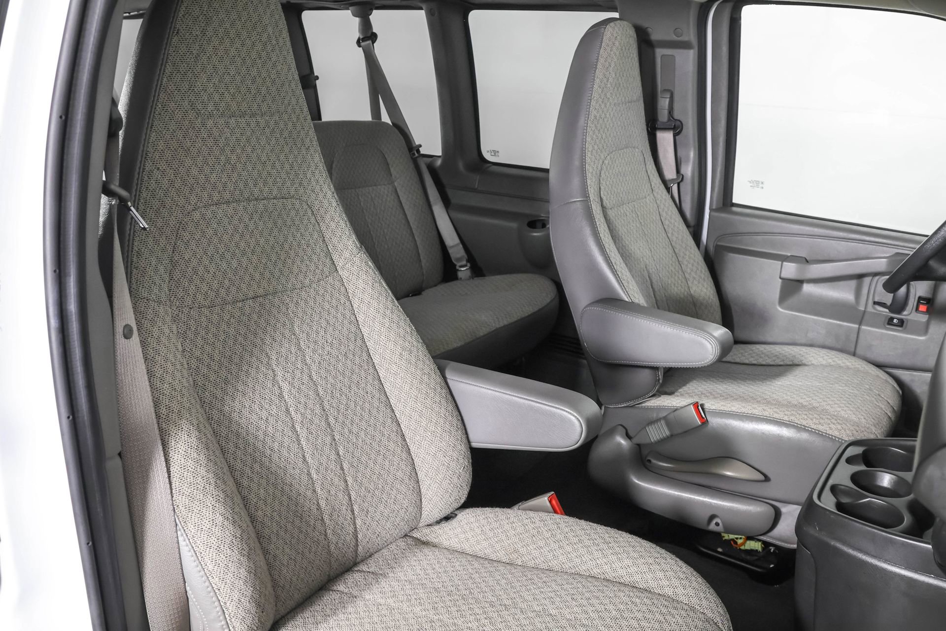 Used 2025 Chevrolet Express 3500 LT w/ LT Preferred Equipment Group image 41