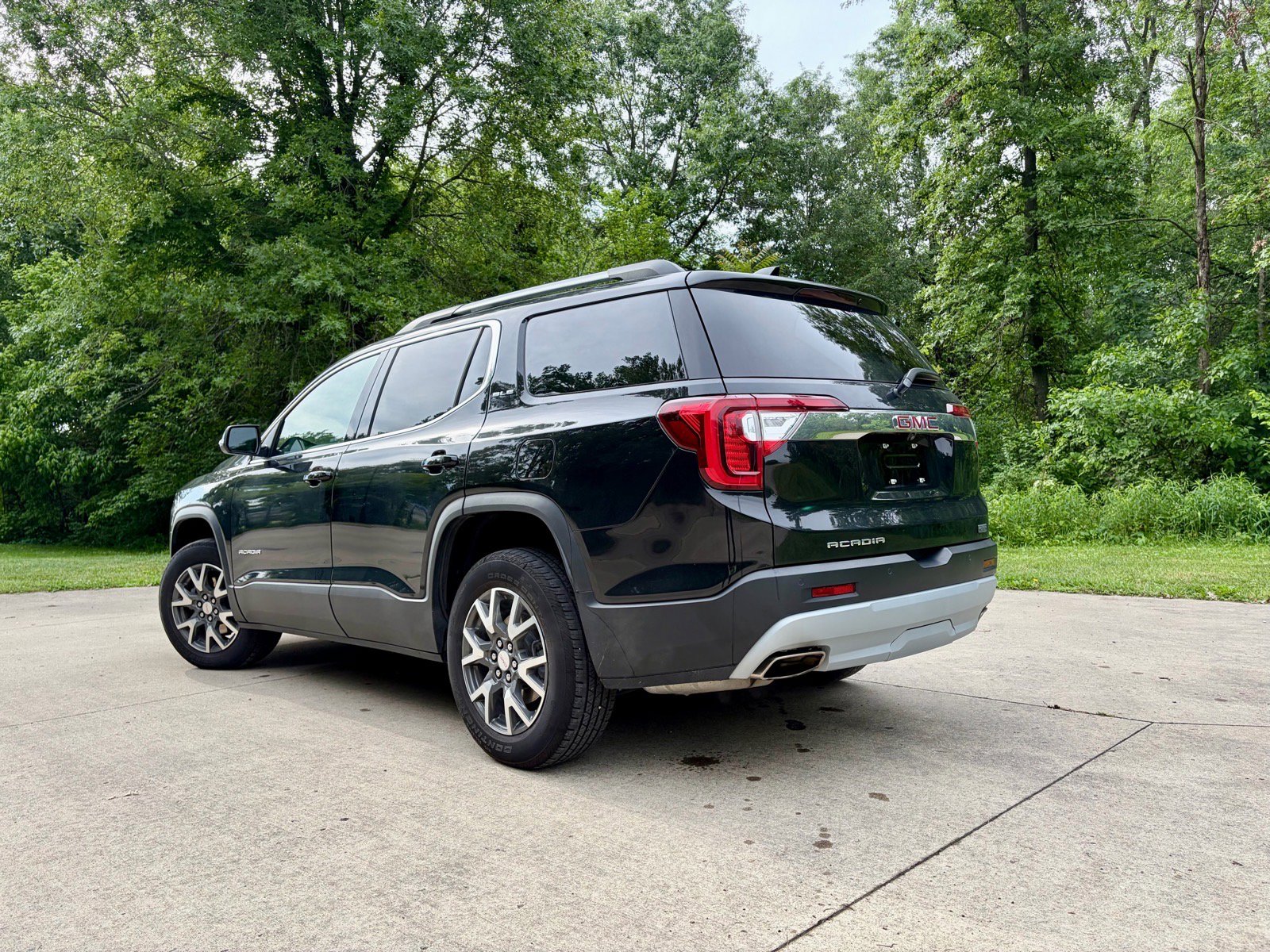Used 2023 GMC Acadia SLE w/ Driver Convenience Package FWD image 8