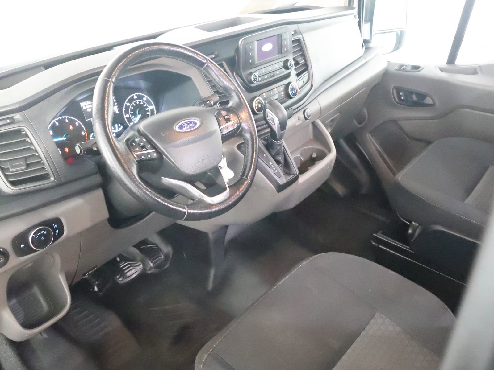 Used 2020 Ford Transit 250 Low Roof RWD image 26
