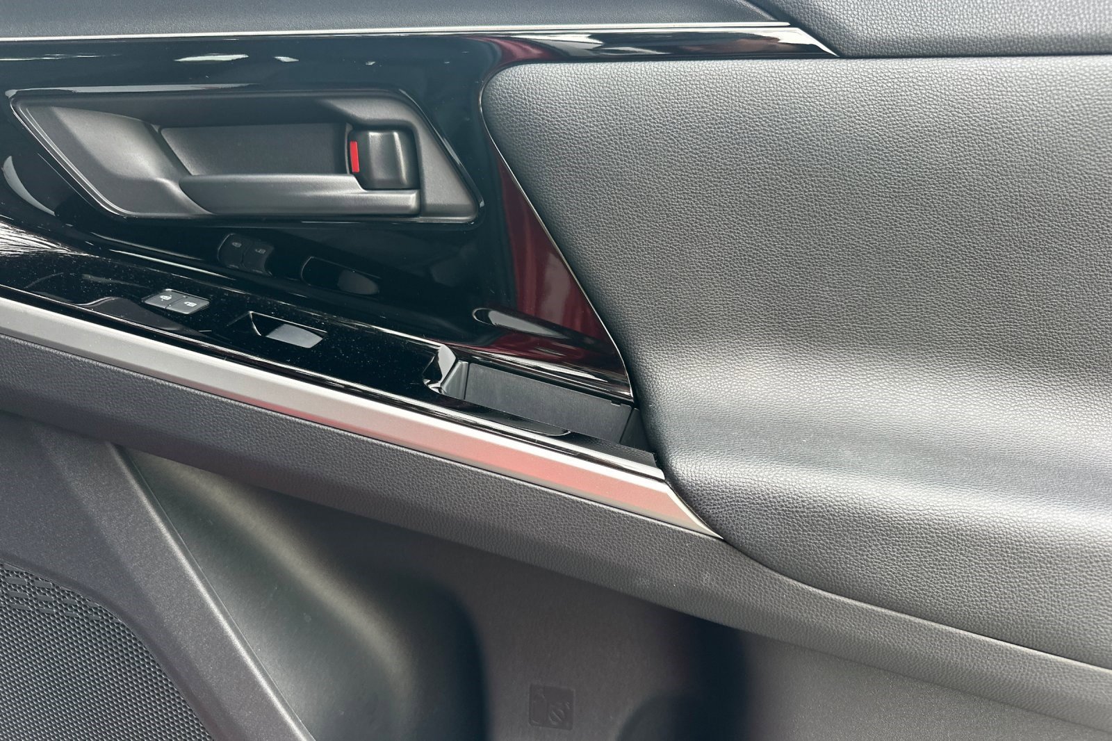 Used 2023 Toyota bZ4X XLE w/ Weather Package image 21