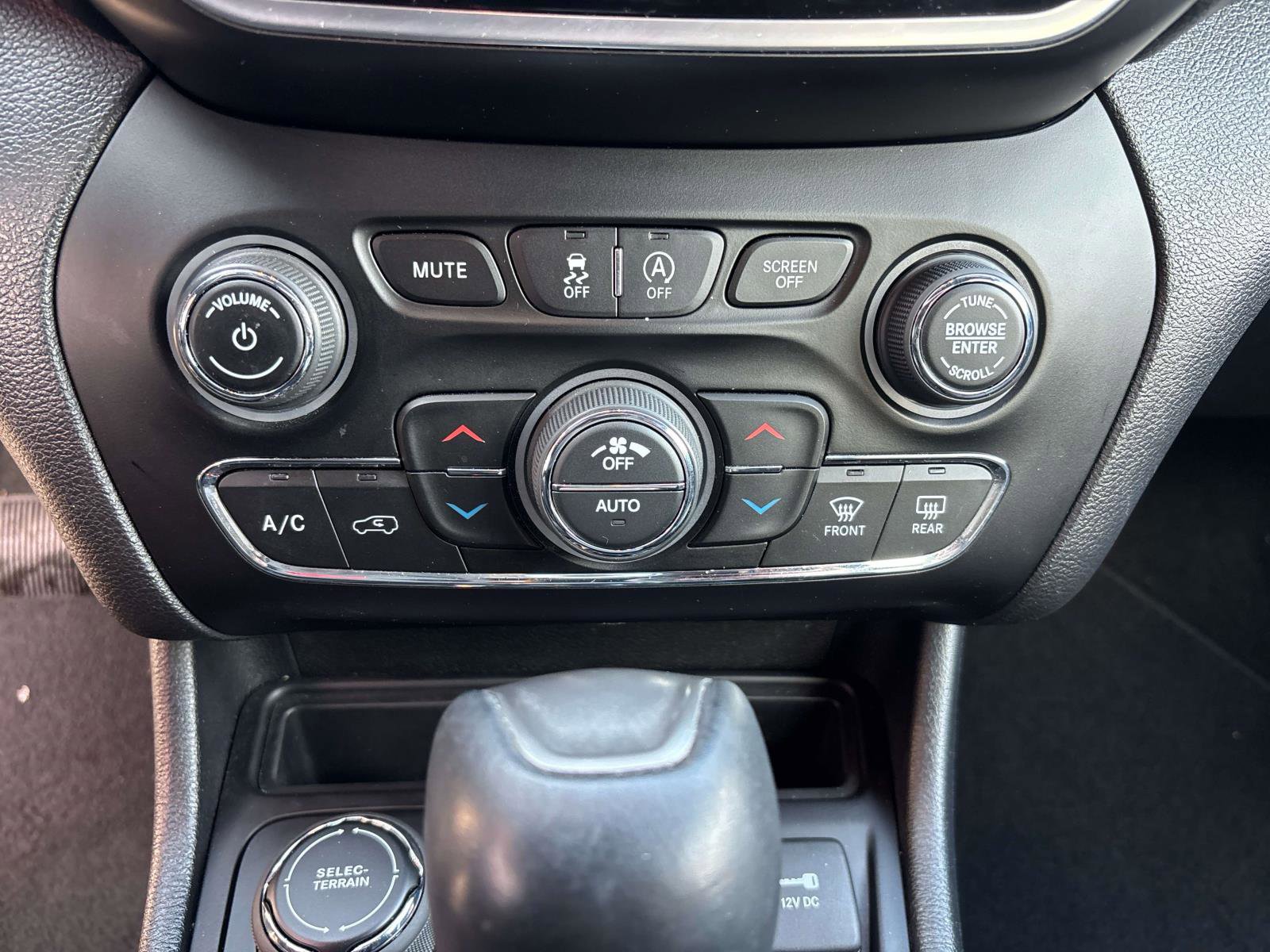 Used 2020 Jeep Cherokee High Altitude image 19