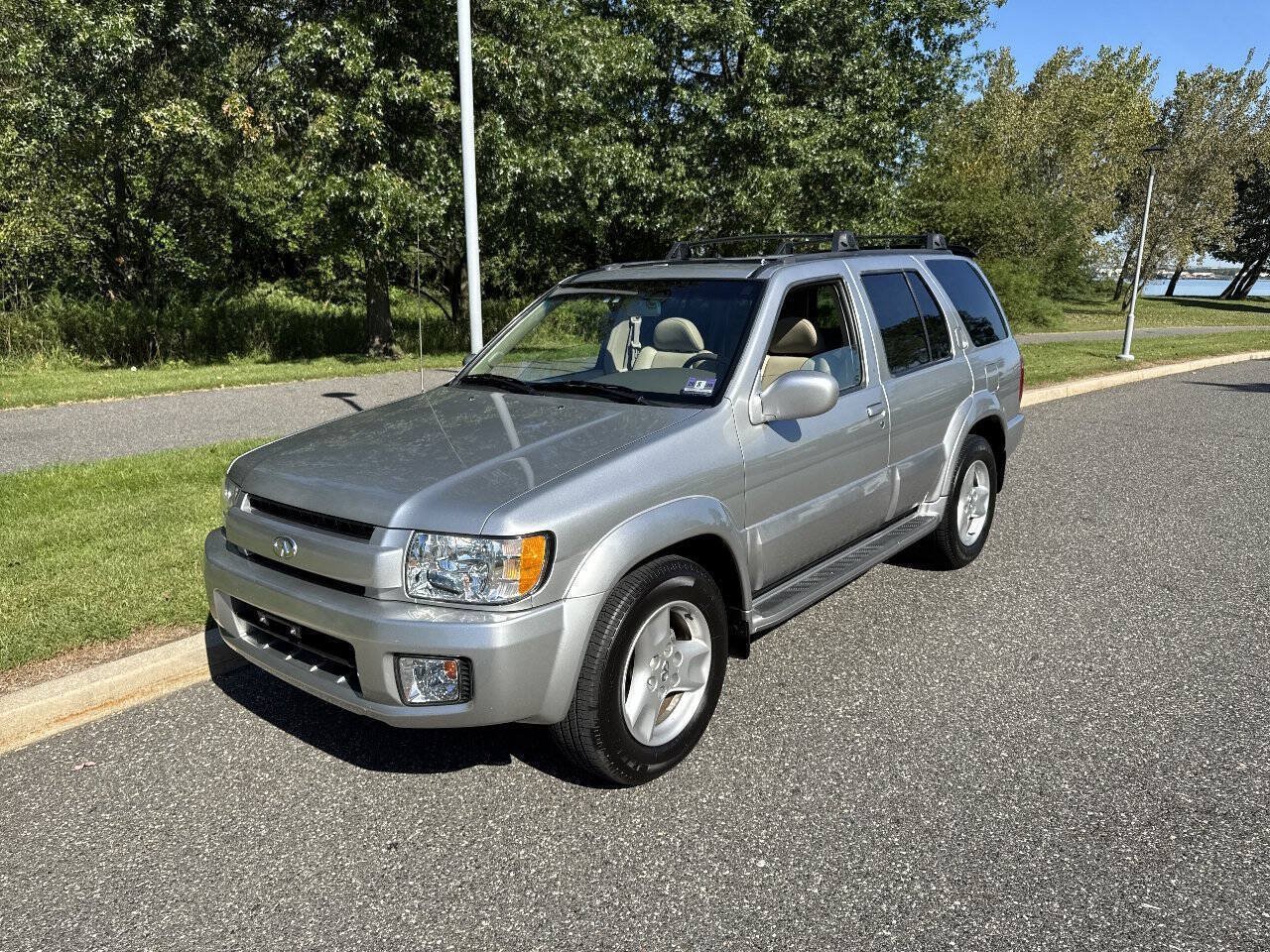 Used 2002 INFINITI QX4 4WD image 1