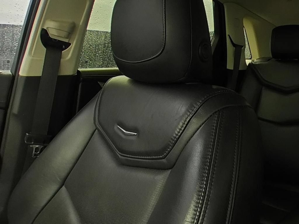 Used 2018 Cadillac XT5 Luxury w/ Driver Awareness Package FWD image 9