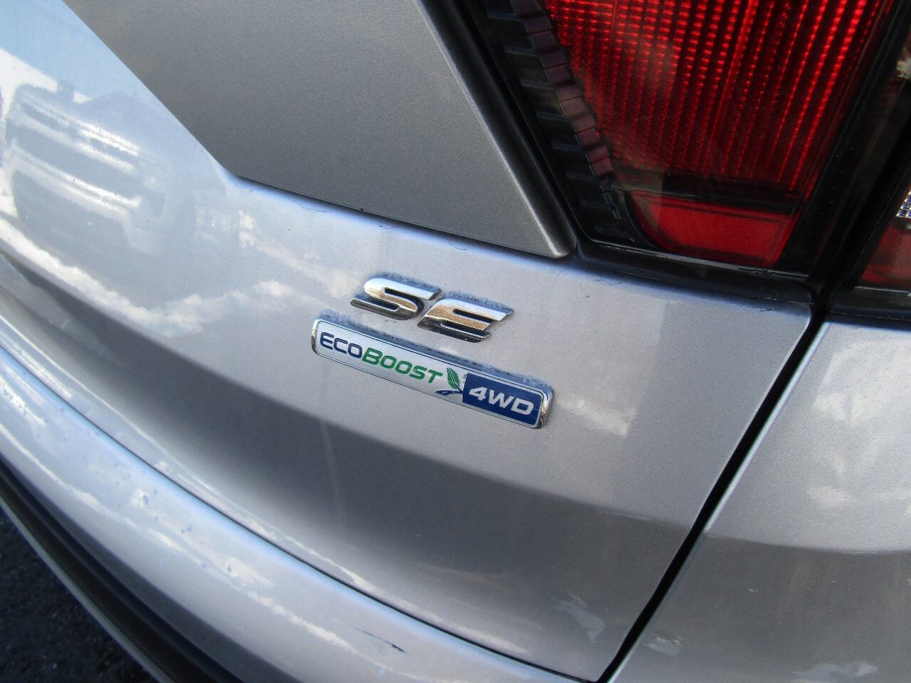 Used 2018 Ford Escape SE w/ Ford Safe & Smart Package AWD/4WD image 29
