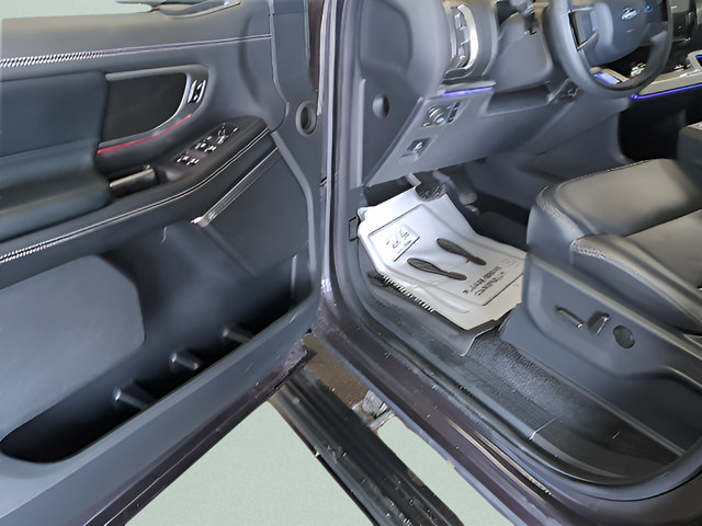 Used 2025 Ford Expedition Platinum w/ Stealth Performance Package AWD/4WD image 6