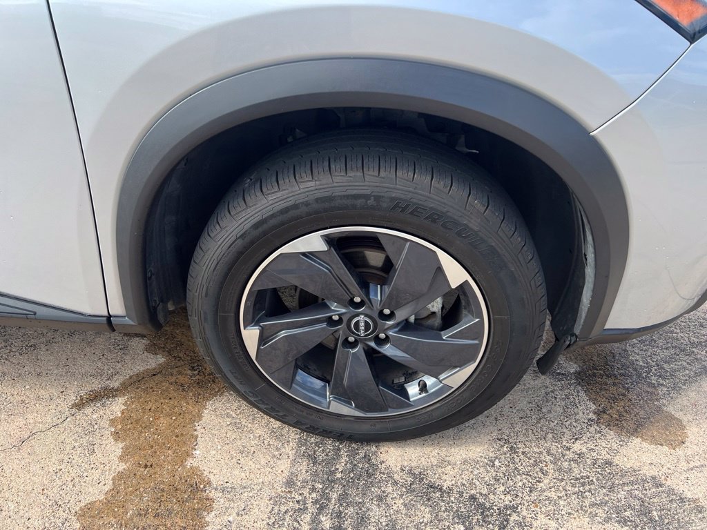 Used 2024 Nissan Rogue SV FWD image 19