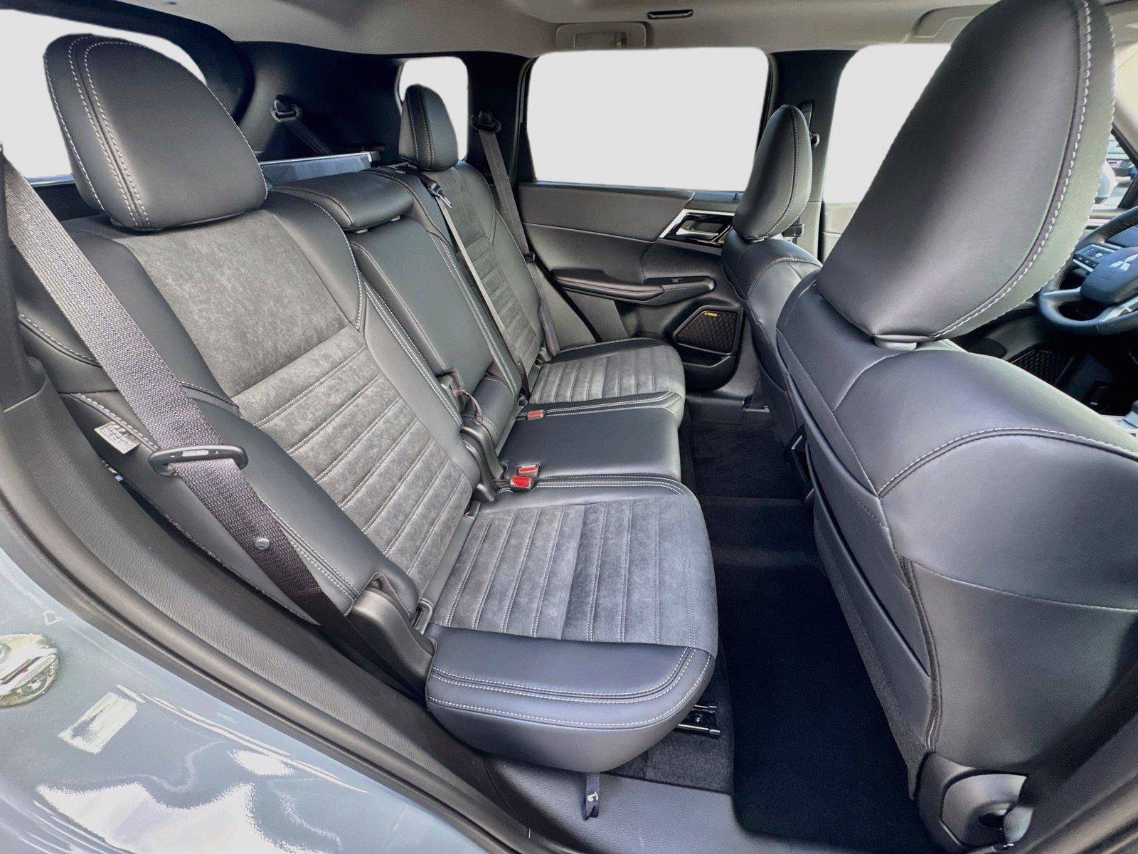 New 2026 Mitsubishi Outlander SE FWD image 28