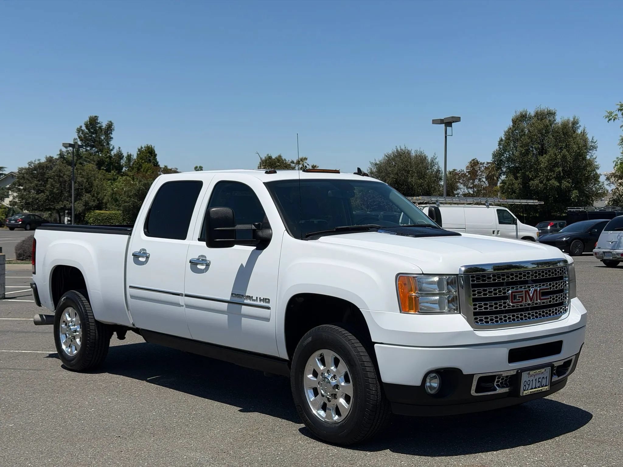 Used 2011 GMC Sierra 3500 Denali w/ Suspension Package, Off-Road AWD/4WD image 7