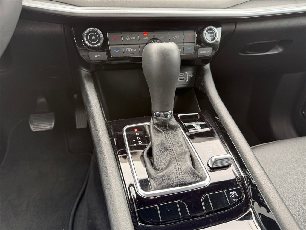 Used 2024 Jeep Compass Limited image 13