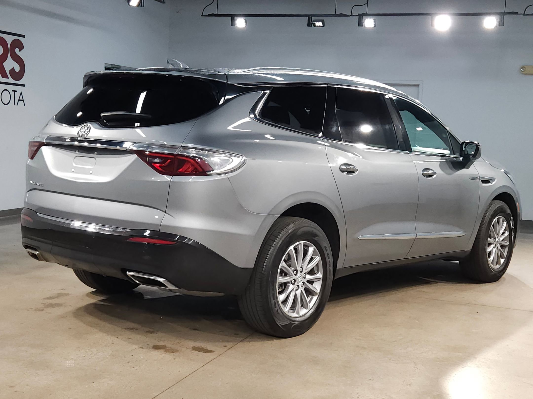 Used 2024 Buick Enclave Premium FWD image 7