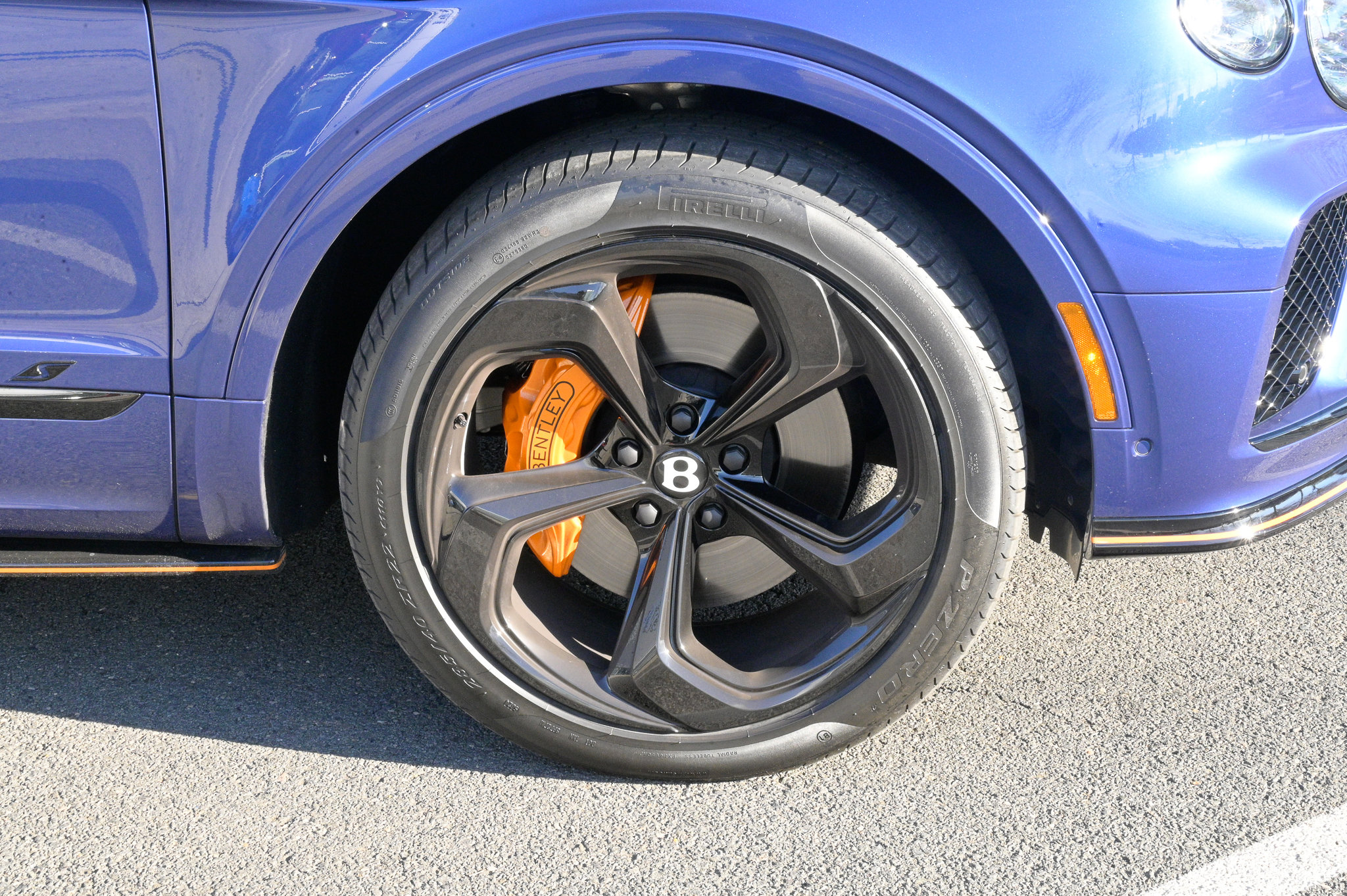 Used 2025 Bentley Bentayga image 12