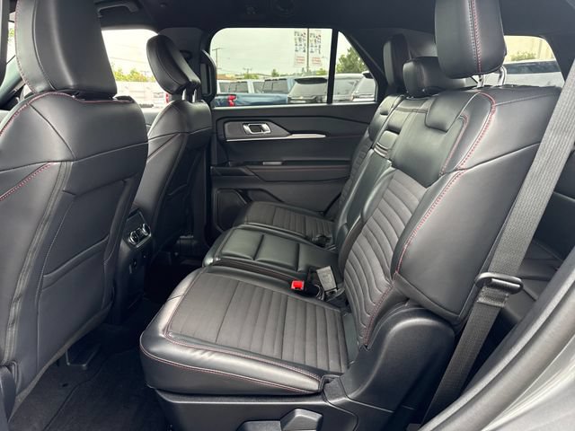 Used 2025 Ford Explorer ST-Line w/ ST-Line Street Pack AWD/4WD image 24