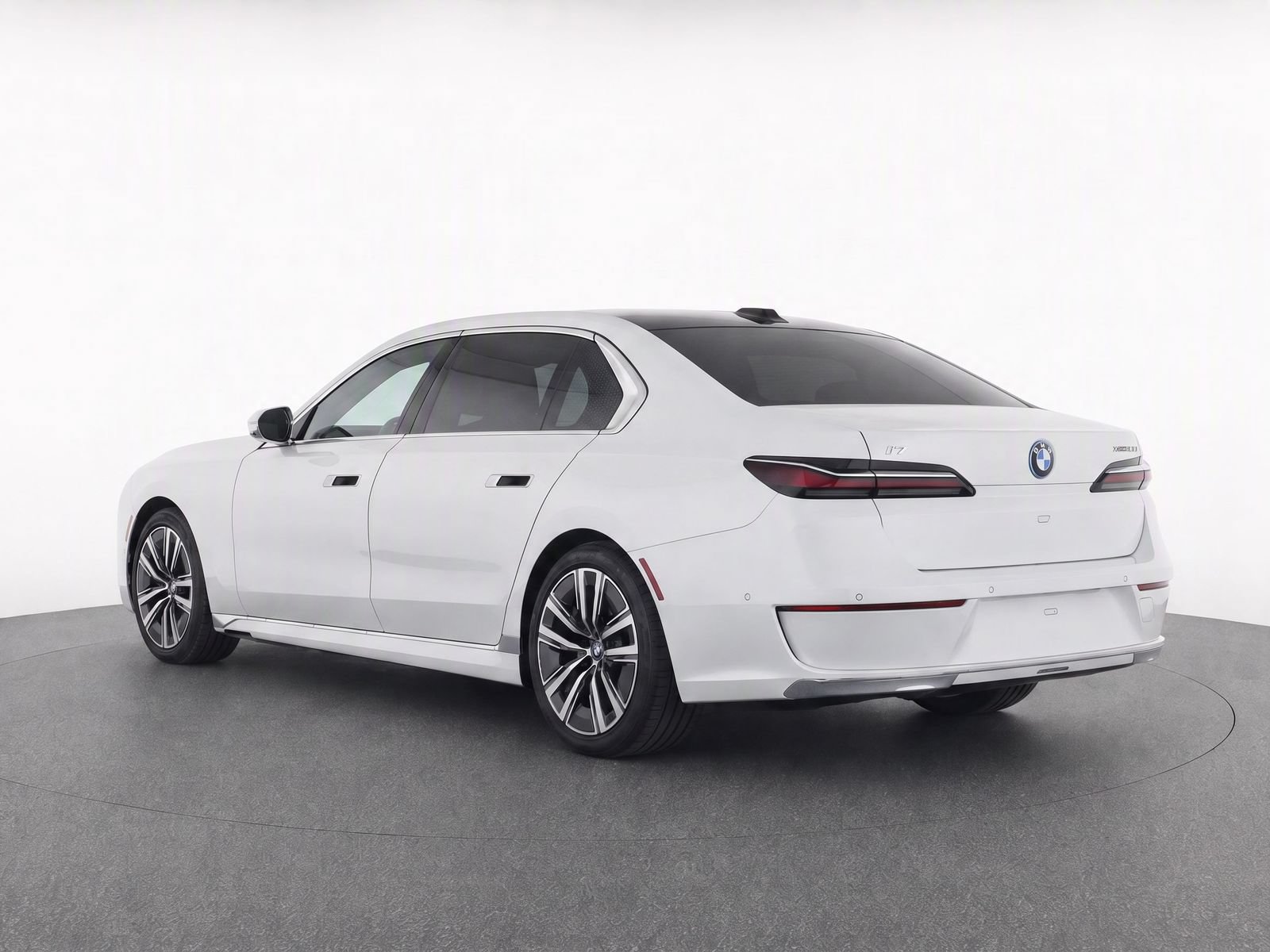 Used 2024 BMW i7 xDrive60 w/ Premium Package RWD image 7
