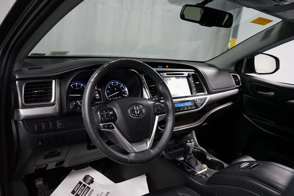 Used 2016 Toyota Highlander XLE FWD image 11