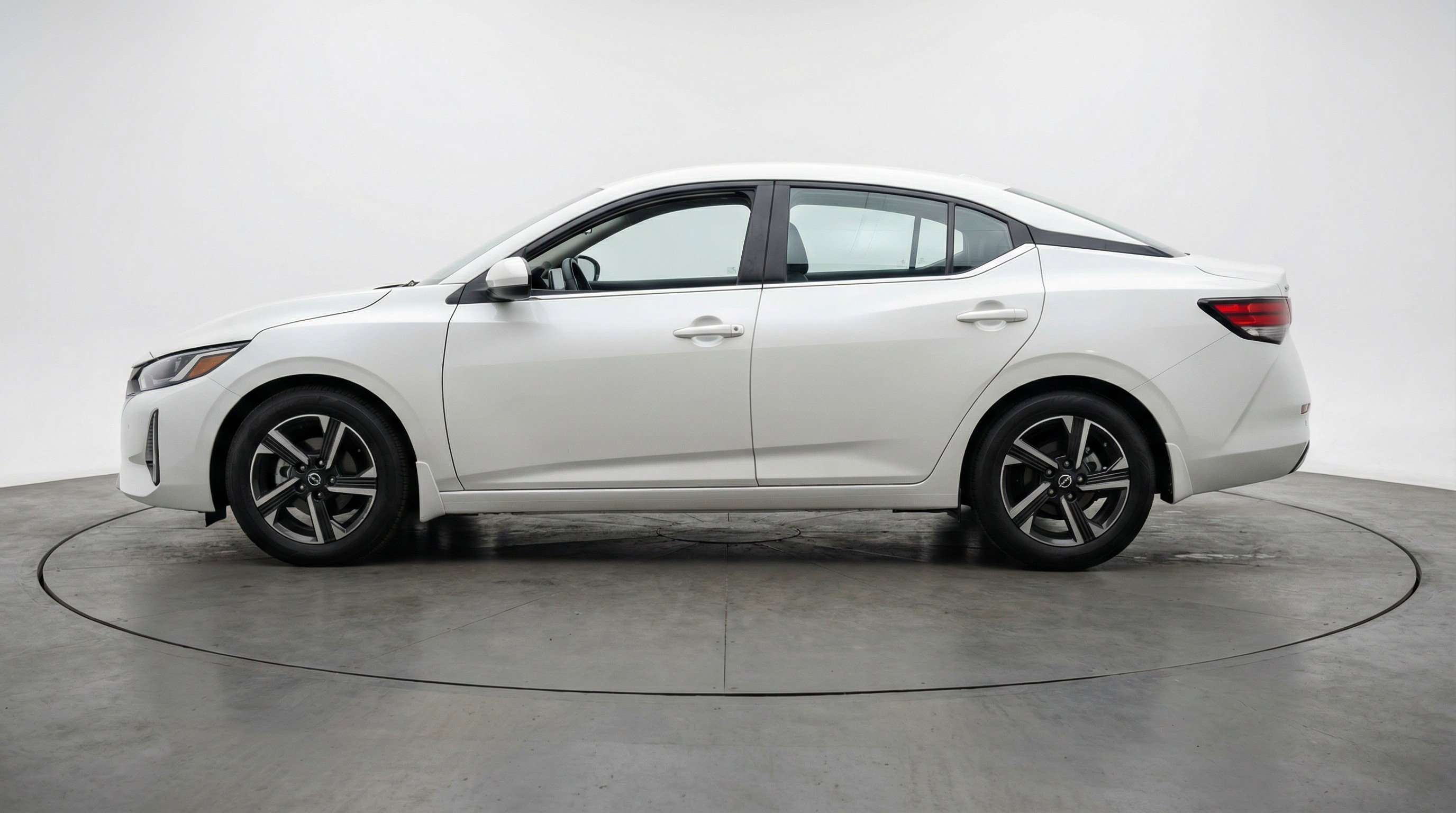 Used 2025 Nissan Sentra SV FWD image 5