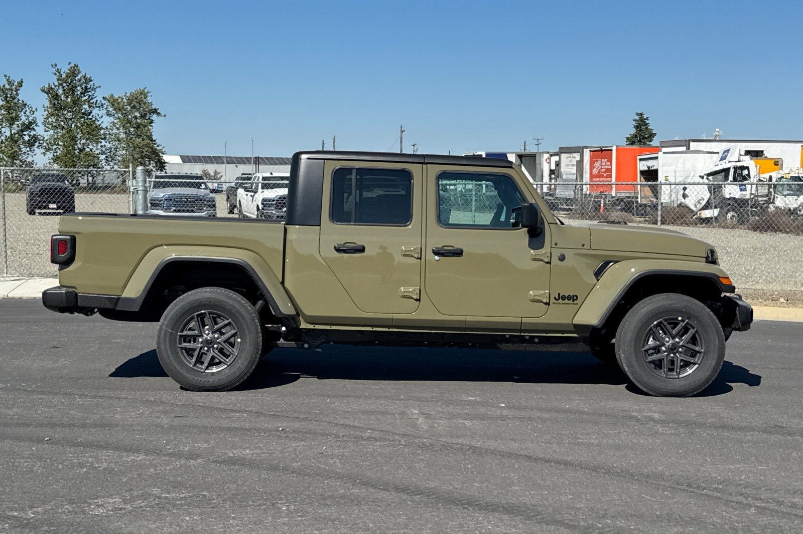 New 2026 Jeep Gladiator Sport image 2