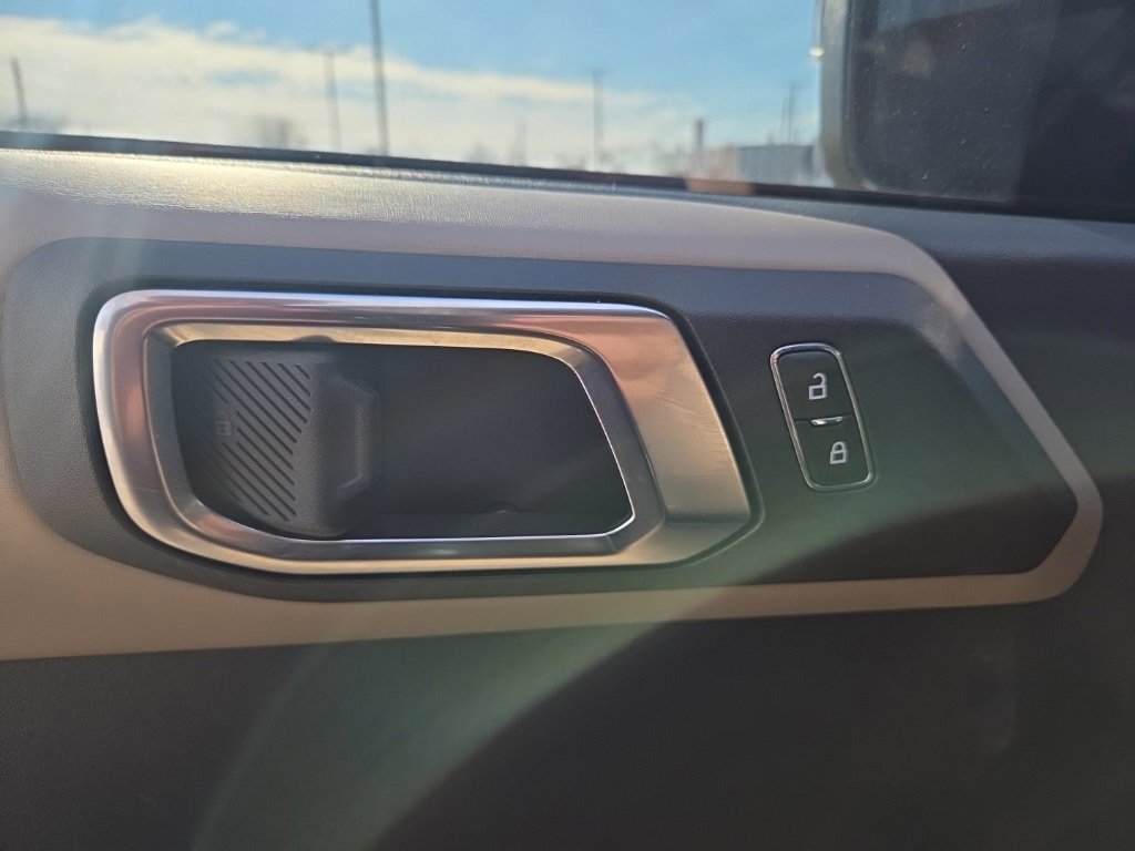 Used 2023 Ford Bronco Wildtrak image 12