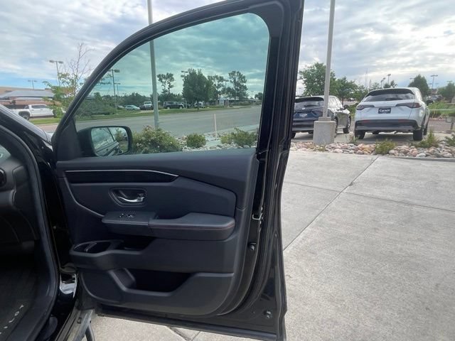 Used 2025 Honda Pilot Black Edition image 31