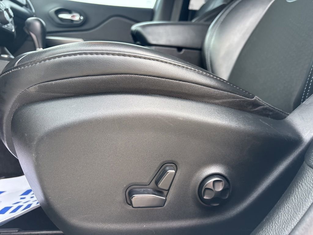 Used 2019 Jeep Cherokee Latitude Plus image 16