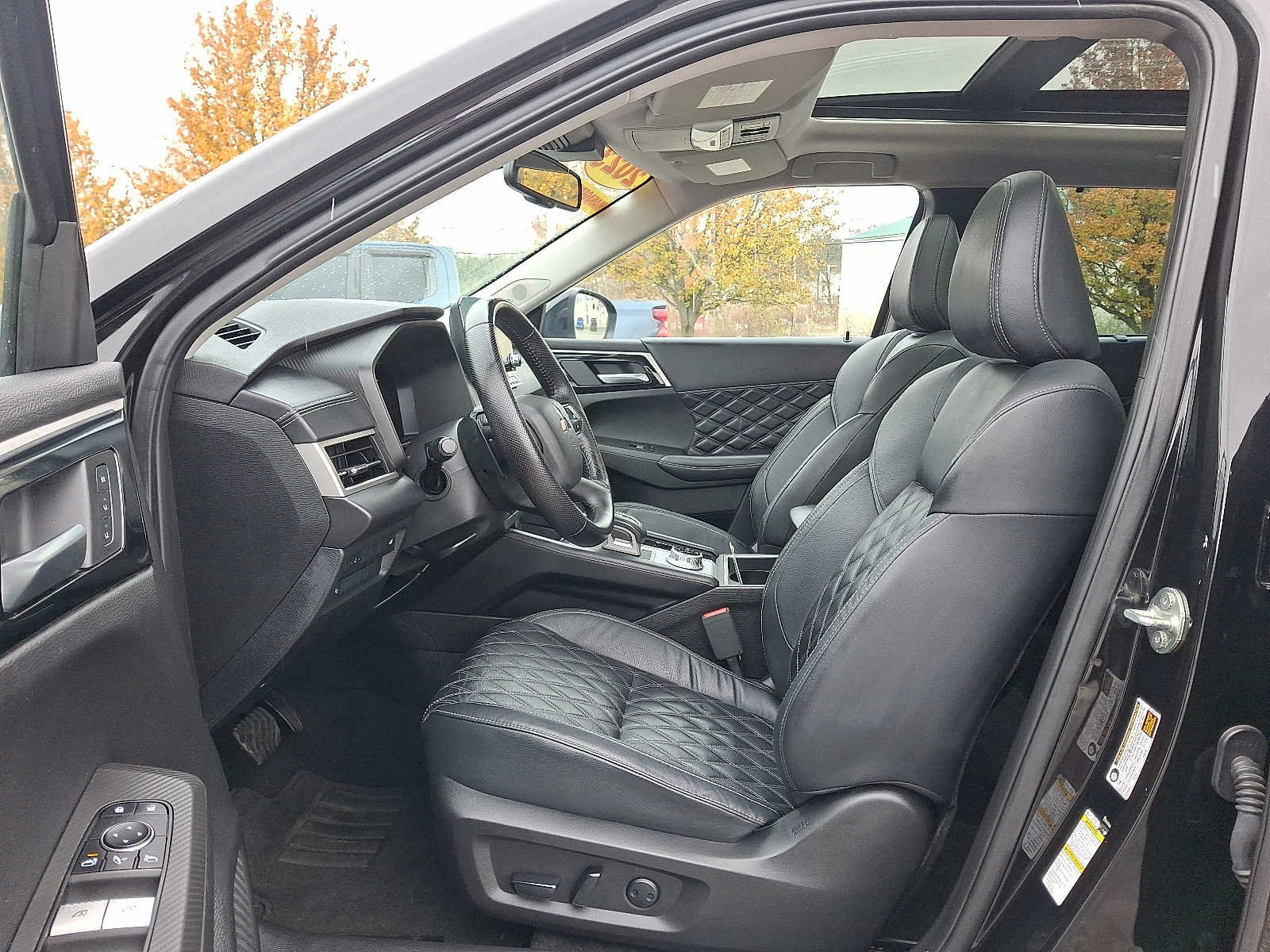 Used 2023 Mitsubishi Outlander SEL image 13