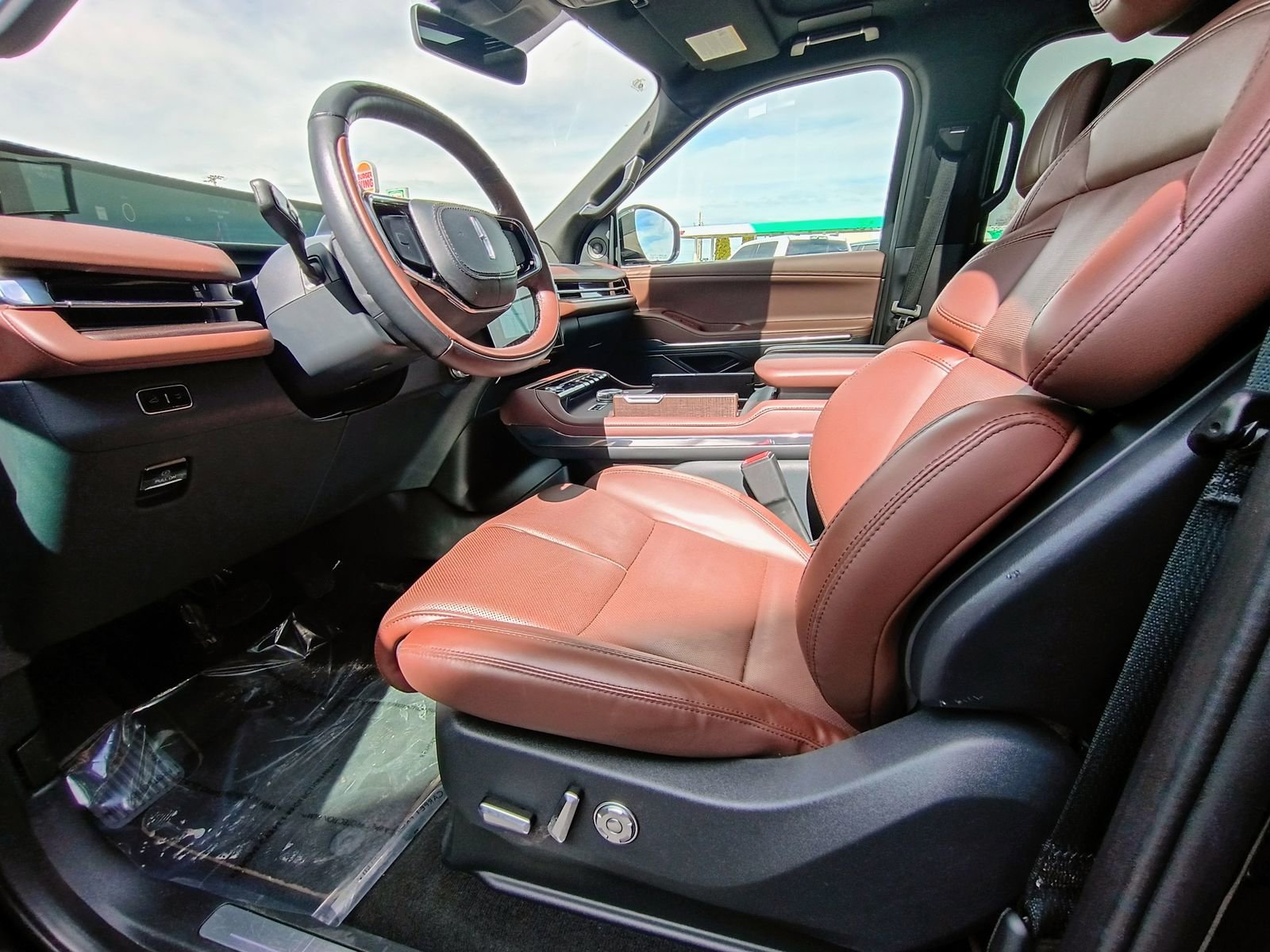 Used 2025 Lincoln Navigator Reserve image 11