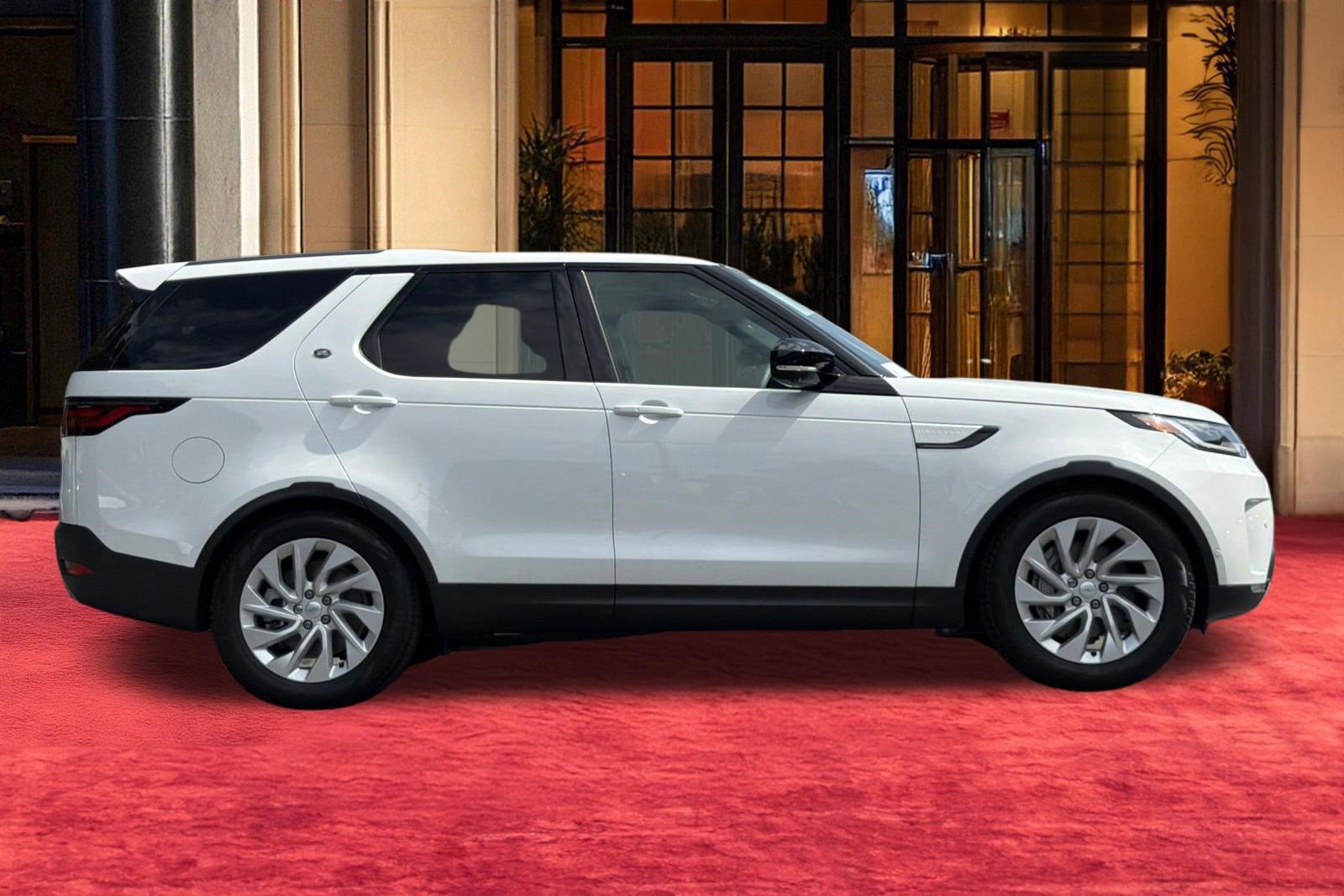 Used 2025 Land Rover Discovery S AWD/4WD image 8