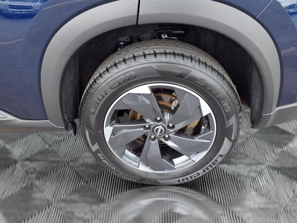 Used 2025 Nissan Rogue SV AWD/4WD image 21