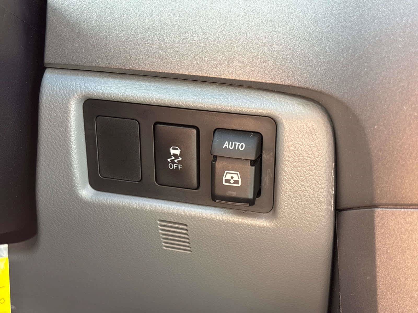 Used 2016 Toyota Sequoia SR5 AWD/4WD image 26