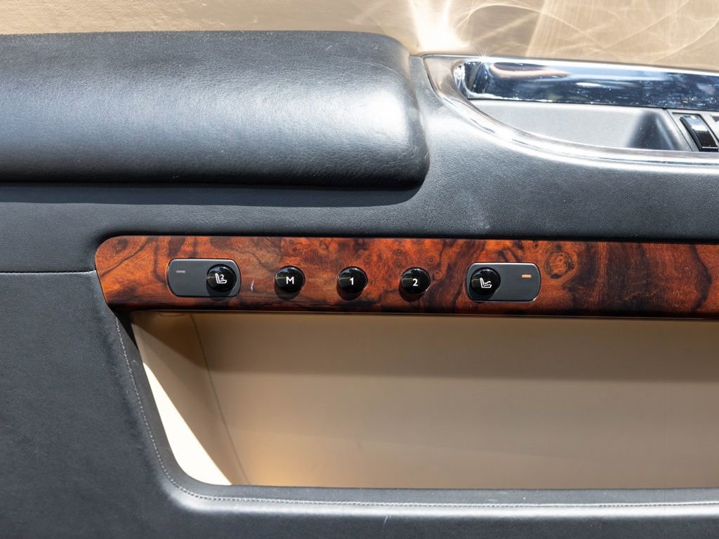 Used 2013 Rolls-Royce Ghost image 25