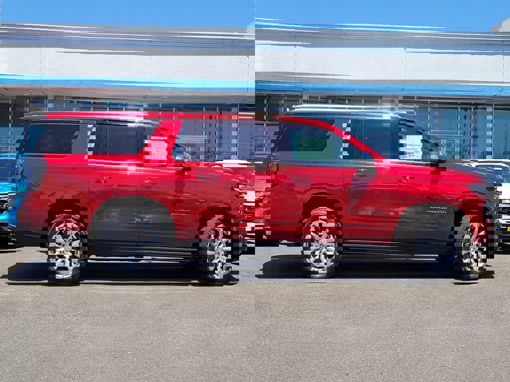 New 2025 Chevrolet Suburban Premier image 2