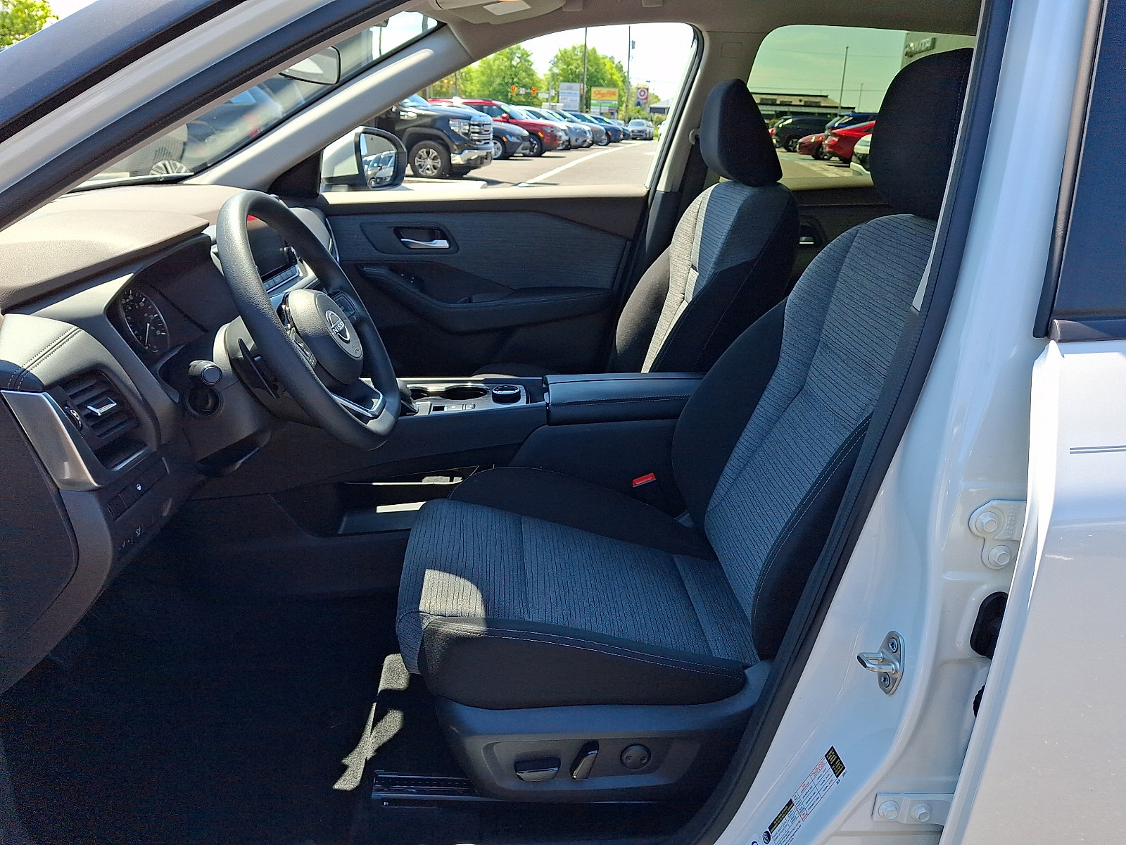 Used 2023 Nissan Rogue SV AWD/4WD image 13