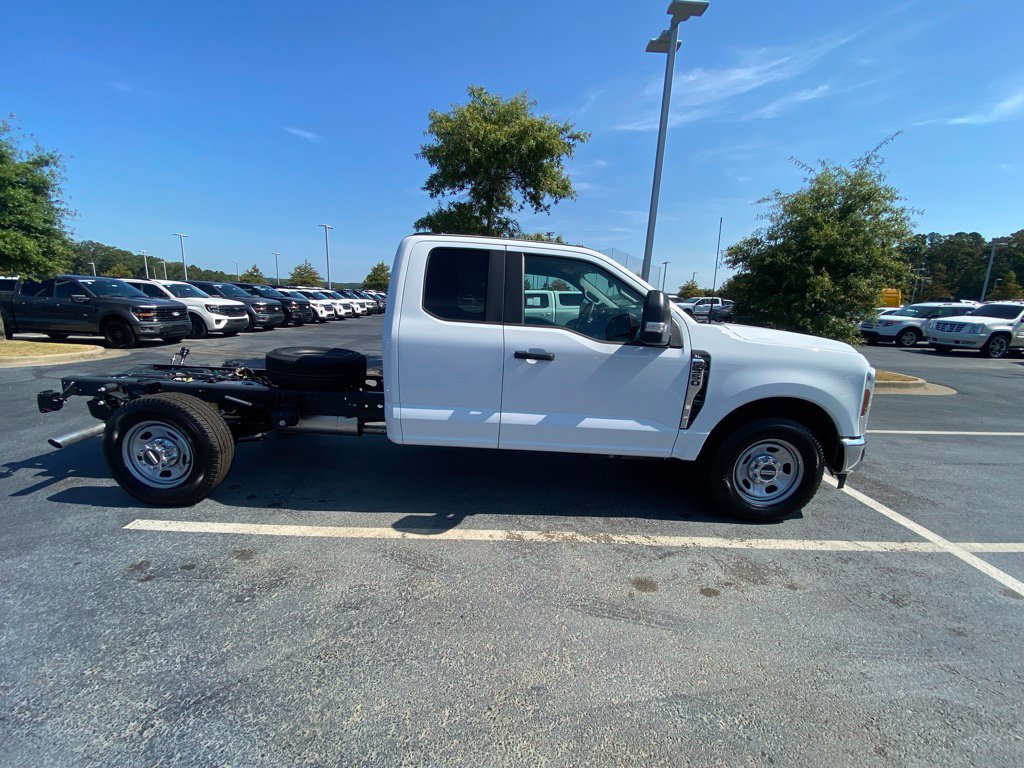 New 2026 Ford F350 XL w/ XL Chrome Package RWD image 8