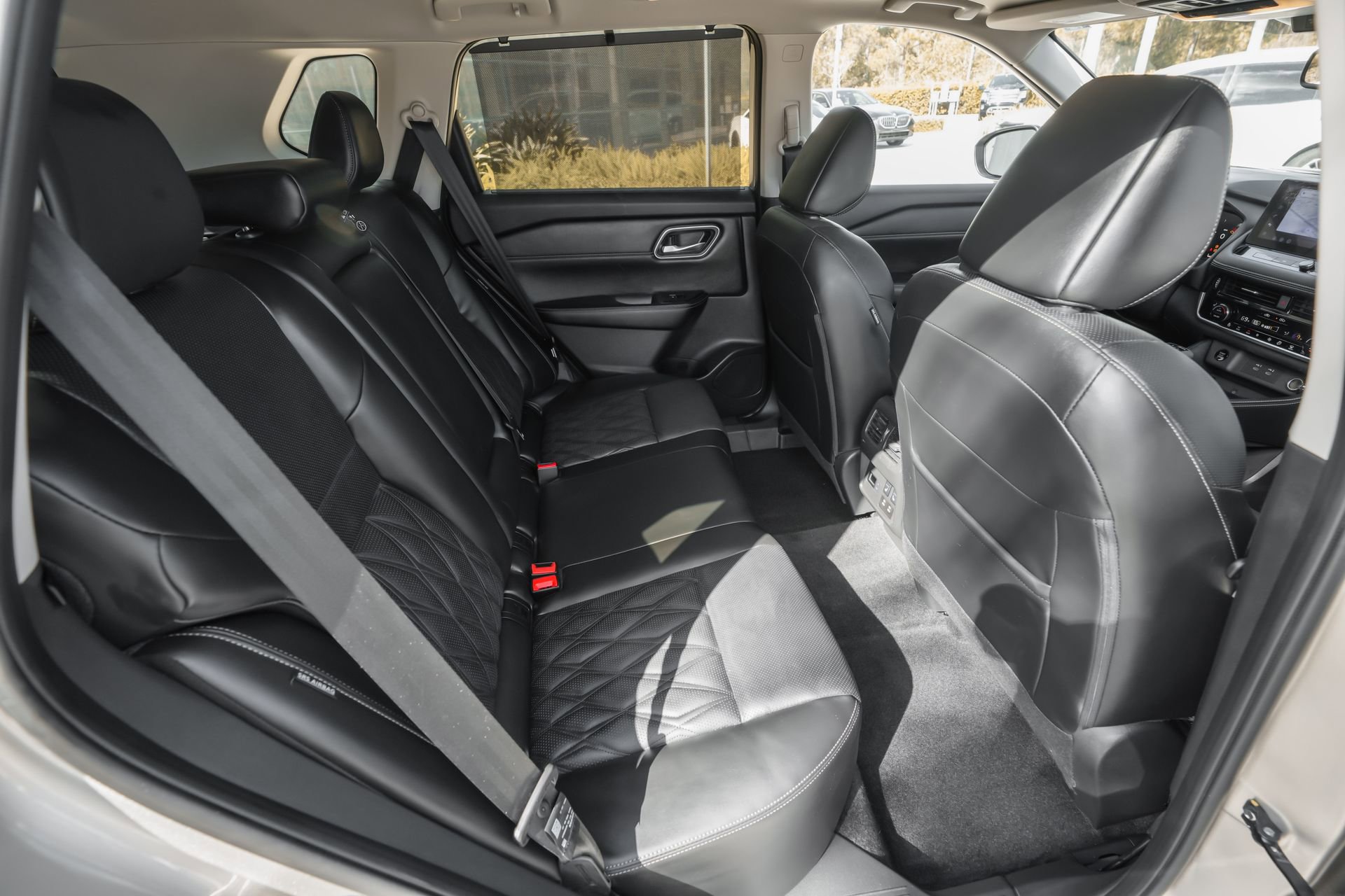 Used 2025 Nissan Rogue Platinum w/ Platinum Premium Package image 39