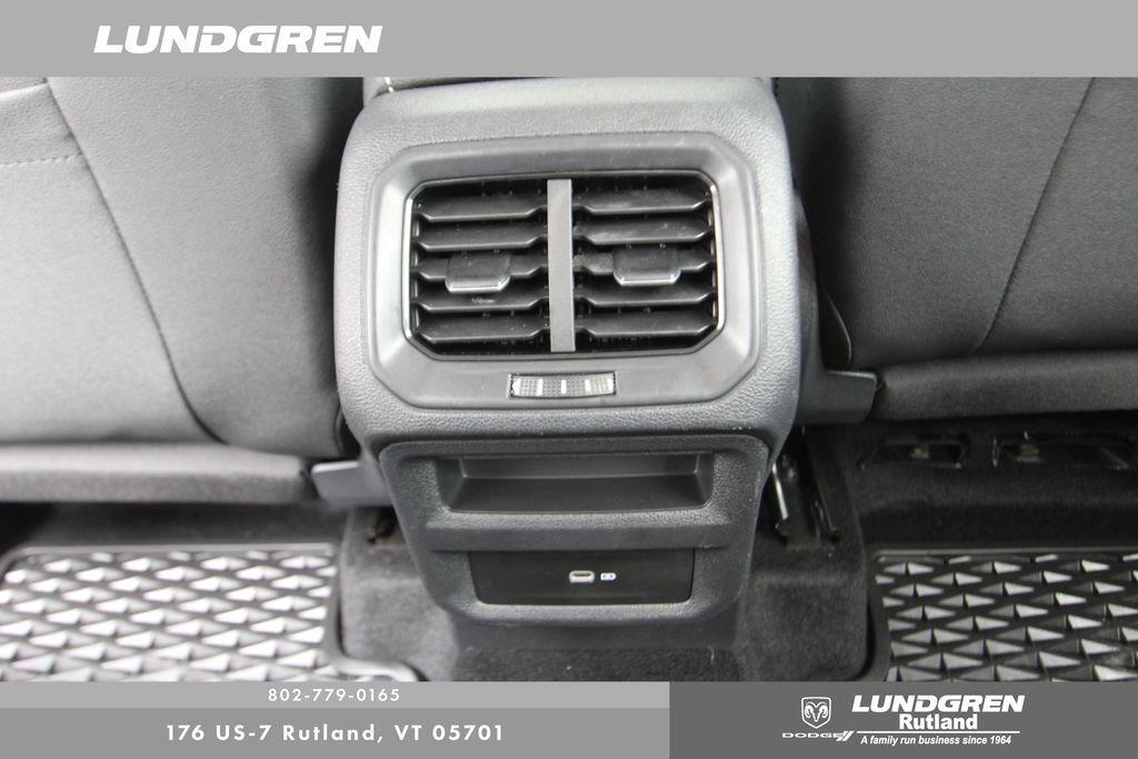 Used 2024 Volkswagen Taos SE image 36