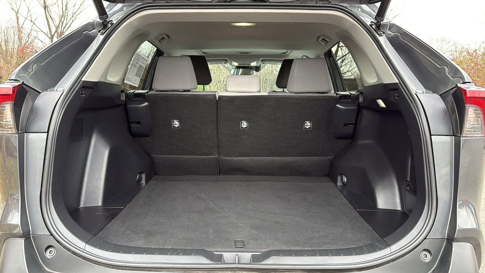 Used 2022 Toyota RAV4 XLE image 28