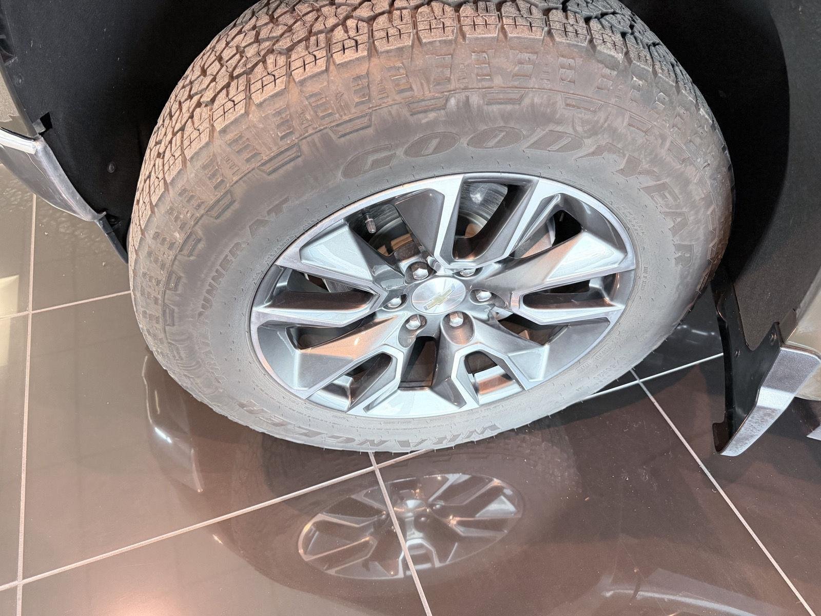 Used 2023 Chevrolet Silverado 1500 LT AWD/4WD image 45
