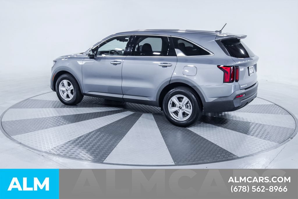 Used 2023 Kia Sorento LX FWD image 5