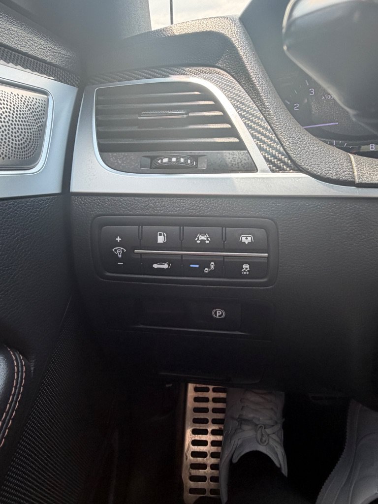 Used 2019 Genesis G80 3.3T Sport RWD image 11