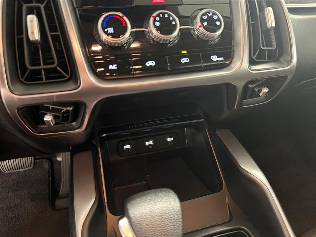 Used 2023 Kia Sorento LX image 23